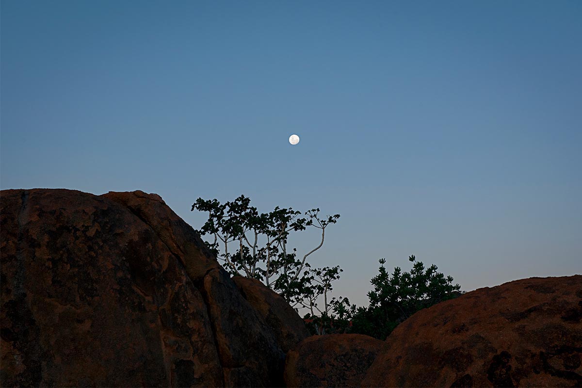 Mond über dem Mowani Mountain Camp