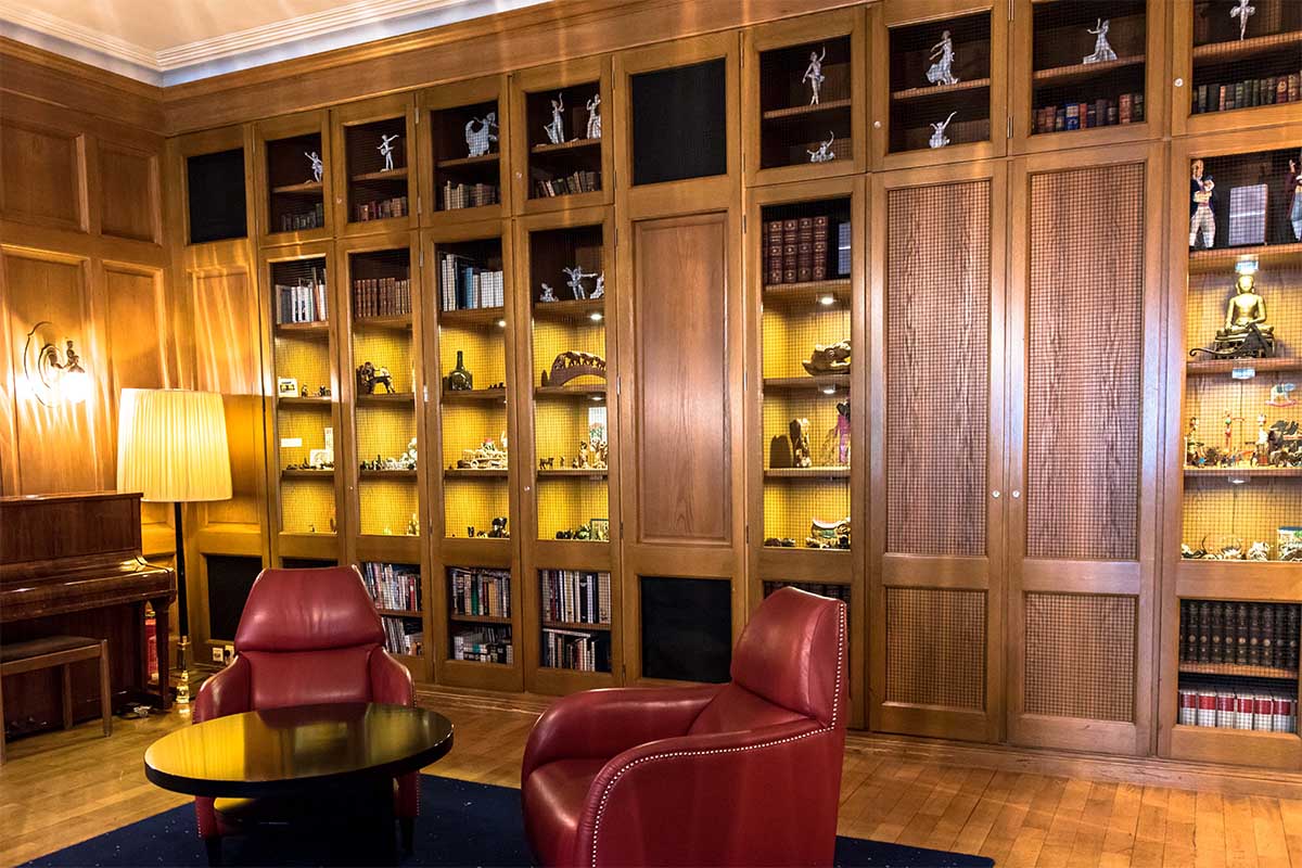 Die Bibliothek des Hotels Elephant